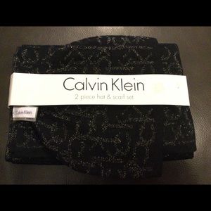 **L 👀K** NWT Calvin Klein 2 piece Hat & Scarf set